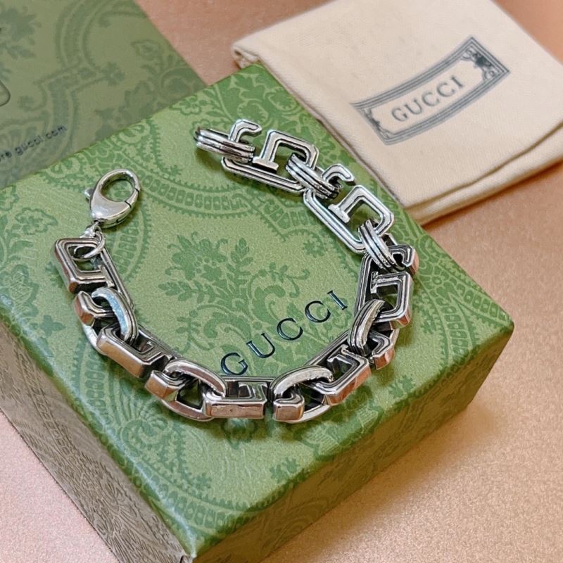 G*u*i bracelets
